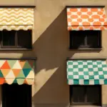Tende da sole con fantasia geometrica: la nuova tendenza che valorizza facciate anonime