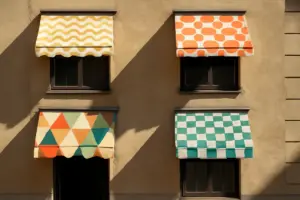 Tende da sole con fantasia geometrica: la nuova tendenza che valorizza facciate anonime